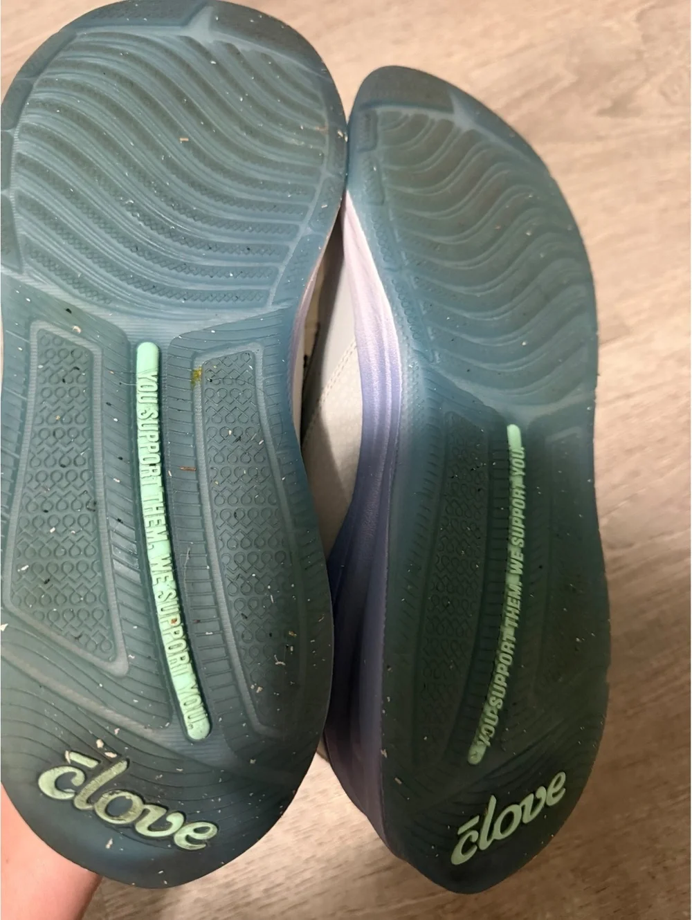 Clove Nursing Sneakers